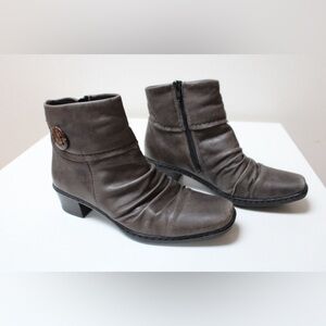 Rocker Kendra ankle boots